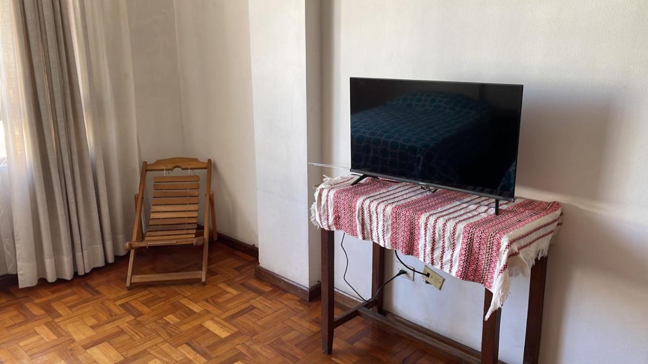 Frente Club Tenis Homestay