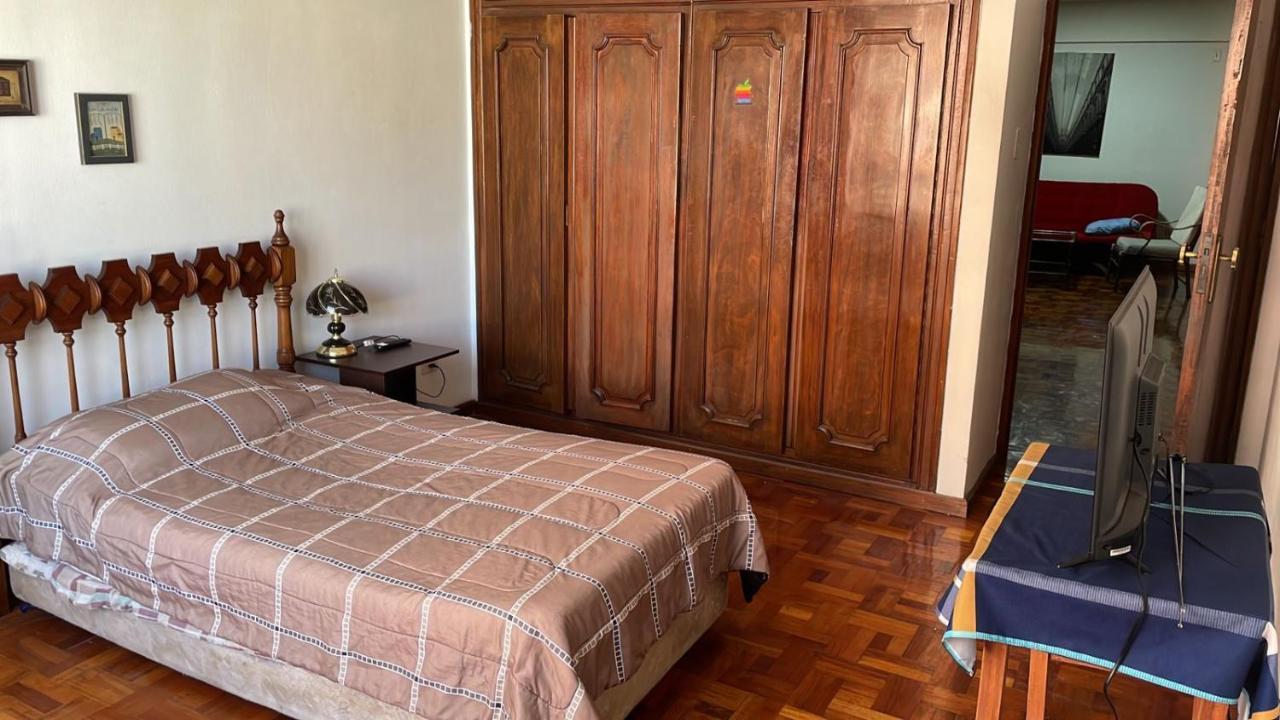 Frente Club Tenis Homestay